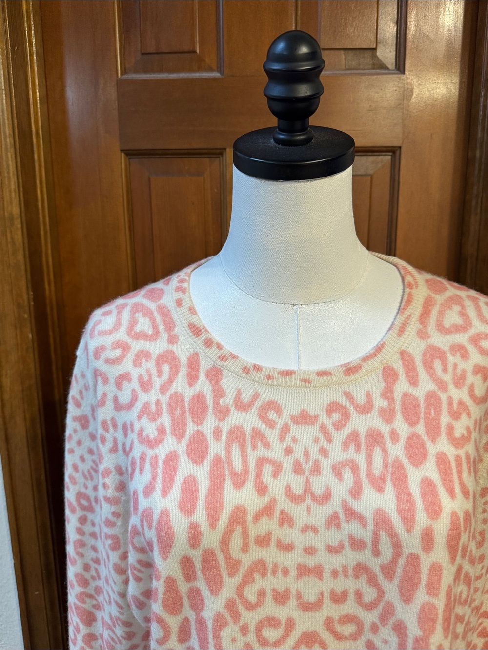 Brodie Women's Pink Leopard Print Crewneck Cashmere Sweater Size L